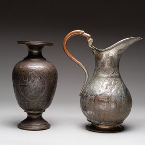 A tinned copper ewer, a vase and a dish, Qajar, 19/20th C. — foto 4