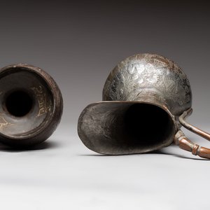 A tinned copper ewer, a vase and a dish, Qajar, 19/20th C. — foto 6