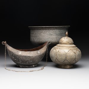 A tinned copper 'kashkul' or begging bowl, a calligraphic bowl and a brass covered jar, Iran, 18/19th C. — photo 1