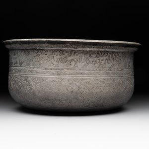 A tinned copper 'kashkul' or begging bowl, a calligraphic bowl and a brass covered jar, Iran, 18/19th C. — photo 11