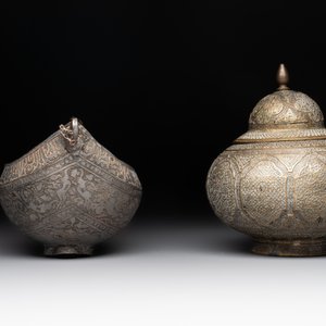 A tinned copper 'kashkul' or begging bowl, a calligraphic bowl and a brass covered jar, Iran, 18/19th C. — photo 3