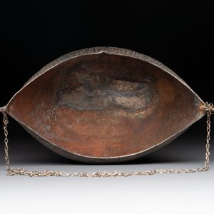 A tinned copper 'kashkul' or begging bowl, a calligraphic bowl and a brass covered jar, Iran, 18/19th C. — photo 6