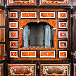 A tortoise veneer, gilt copper, ebony and ebonised wooden mirrored interior cabinet on stand, Antwerp, 17th C. — photo 11