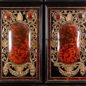 A tortoise veneer, gilt copper, ebony and ebonised wooden mirrored interior cabinet on stand, Antwerp, 17th C. — photo 6