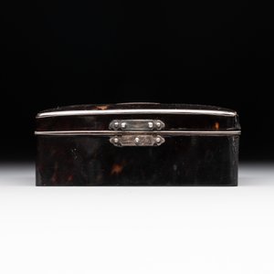 A tortoiseshell cigarette case, a card holder and a casket, 19/20th C. — foto 6