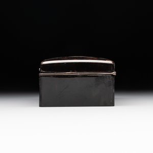 A tortoiseshell cigarette case, a card holder and a casket, 19/20th C. — foto 7