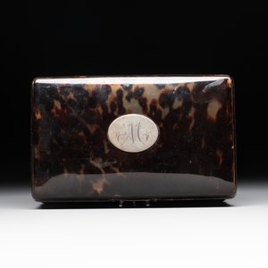 A tortoiseshell cigarette case, a card holder and a casket, 19/20th C. — foto 10