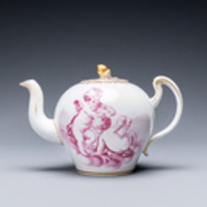 A Tournai porcelain teapot and cover with purple and gilt design of putti, gilt swords and crosses mark, ca. 1765 — photo 2