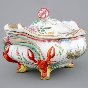 A tureen and cover in French faience, in the style of Robert, Marseille, ca. 1860 — photo 1