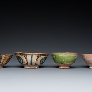 A Turkish Canakkale green- and yellow-glazed ewer and four Islamic pottery bowls, 15th C. and later — 照片 6