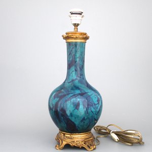 A turquoise and aubergine flambe bottle vase mounted as lamp, 19th C. — 照片 1