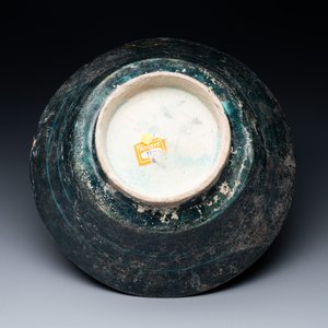 A turquoise- and black-glazed bowl, Kashan, Iran, 12/13th C. — 照片 7