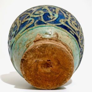 A turquoise and blue glazed calligraphy vase, Kashan, Iran, 12/13th C. — 照片 6