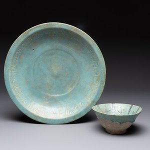 A turquoise-glazed calligraphic dish and a bowl, Kashan, 13/14th C. — photo 1