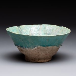 A turquoise-glazed calligraphic dish and a bowl, Kashan, 13/14th C. — photo 5