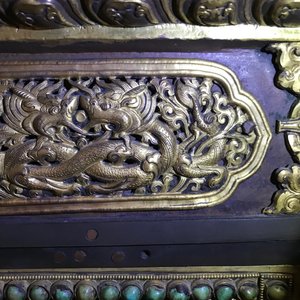 A turquoise-inlaid gilt bronze and copper repoussé 'tepchog' folding altar table, Tibet, 19th C. — 照片 30