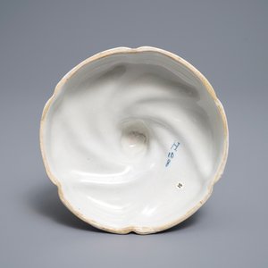 A twisted Dutch Delft blue and white candlestick, late 17th C. — photo 6