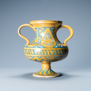A two-handled gold-luster 'Maria' baluster vase, Deruta, Italy, 1st half 16th C. — photo 3