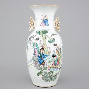 A two-sided Chinese porcelain vase with a garden scene of beauties, ca 1900 — 照片 1