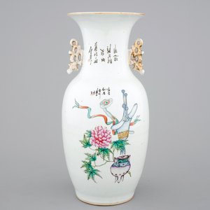 A two-sided Chinese porcelain vase with a garden scene of beauties, ca 1900 — 照片 3