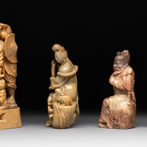 A varied collection of 11 Chinese jade and soapstone carvings, 19/20th C. — foto 13