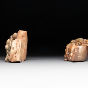 A varied collection of 11 Chinese jade and soapstone carvings, 19/20th C. — foto 15