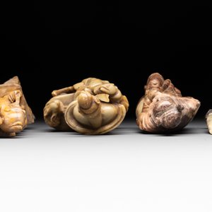 A varied collection of 11 Chinese jade and soapstone carvings, 19/20th C. — foto 8