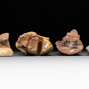 A varied collection of 11 Chinese jade and soapstone carvings, 19/20th C. — foto 9