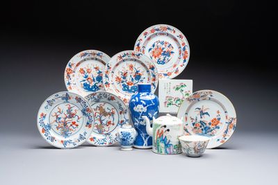 A varied collection of 11 Chinese porcelain wares, Kangxi and later