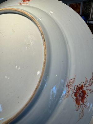 A varied collection of 11 pieces Chinese blue and white and famille rose porcelain, Yongzheng/Qianlong — photo 13