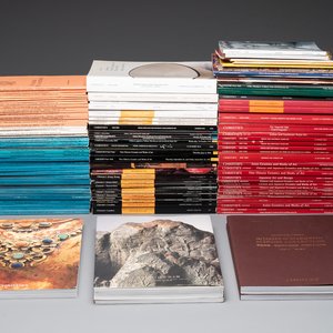 A varied collection of 116 auction catalogues on Asian arts from Christie's, 1976 and later — photo 1