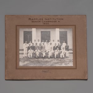 A varied collection of 12 group photos of people of China, Taiwan and Singapore, 20th C. — photo 4