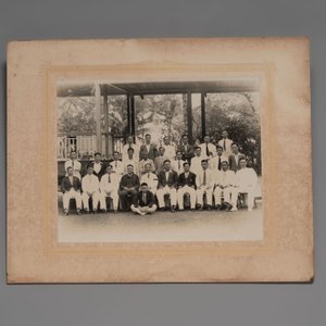 A varied collection of 12 group photos of people of China, Taiwan and Singapore, 20th C. — photo 8
