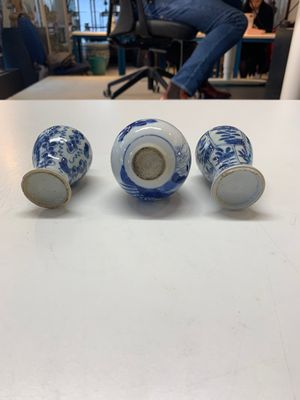 A varied collection of 13 Chinese blue and white wares, Kangxi/Qianlong — photo 13