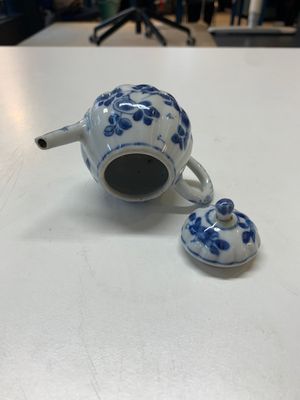 A varied collection of 13 Chinese blue and white wares, Kangxi/Qianlong — photo 30