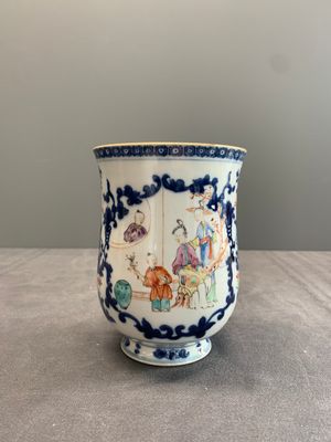 A varied collection of 13 Chinese famille rose, blue and white wares, Transitional period/19th C. — photo 2