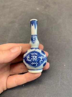 A varied collection of 13 Chinese famille rose, blue and white wares, Transitional period/19th C. — photo 21