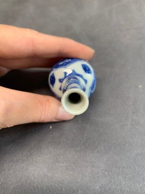 A varied collection of 13 Chinese famille rose, blue and white wares, Transitional period/19th C. — photo 23