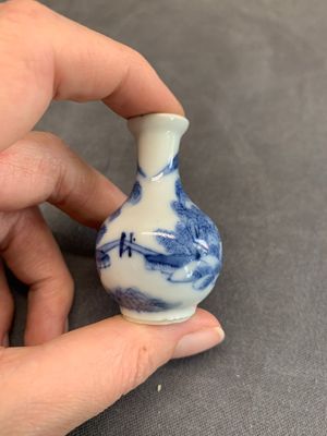 A varied collection of 13 Chinese famille rose, blue and white wares, Transitional period/19th C. — photo 25