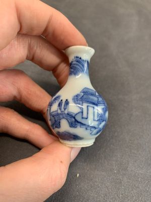 A varied collection of 13 Chinese famille rose, blue and white wares, Transitional period/19th C. — photo 27