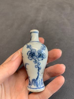 A varied collection of 13 Chinese famille rose, blue and white wares, Transitional period/19th C. — photo 31