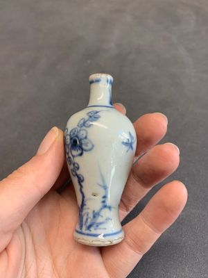 A varied collection of 13 Chinese famille rose, blue and white wares, Transitional period/19th C. — photo 32