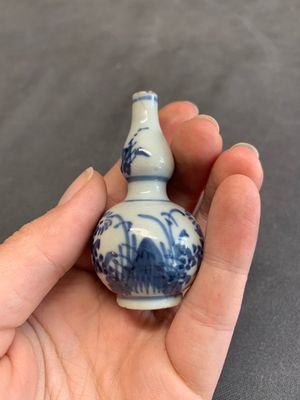 A varied collection of 13 Chinese famille rose, blue and white wares, Transitional period/19th C. — photo 38