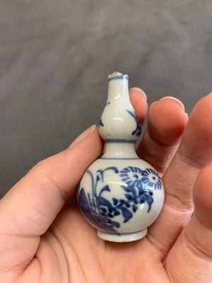 A varied collection of 13 Chinese famille rose, blue and white wares, Transitional period/19th C. — photo 39