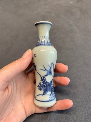 A varied collection of 13 Chinese famille rose, blue and white wares, Transitional period/19th C. — photo 43