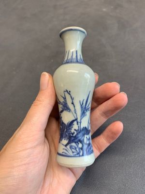 A varied collection of 13 Chinese famille rose, blue and white wares, Transitional period/19th C. — photo 44