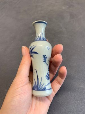 A varied collection of 13 Chinese famille rose, blue and white wares, Transitional period/19th C. — photo 47