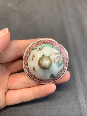 A varied collection of 13 Chinese famille rose, blue and white wares, Transitional period/19th C. — photo 60