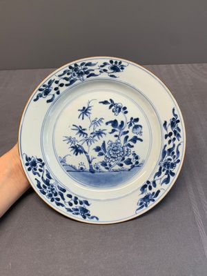 A varied collection of 13 Chinese famille rose, blue and white wares, Transitional period/19th C. — photo 64