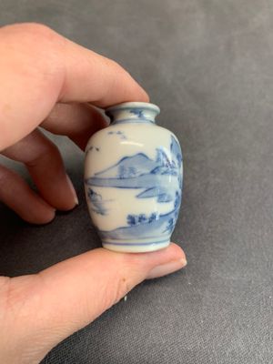 A varied collection of 13 Chinese famille rose, blue and white wares, Transitional period/19th C. — photo 7